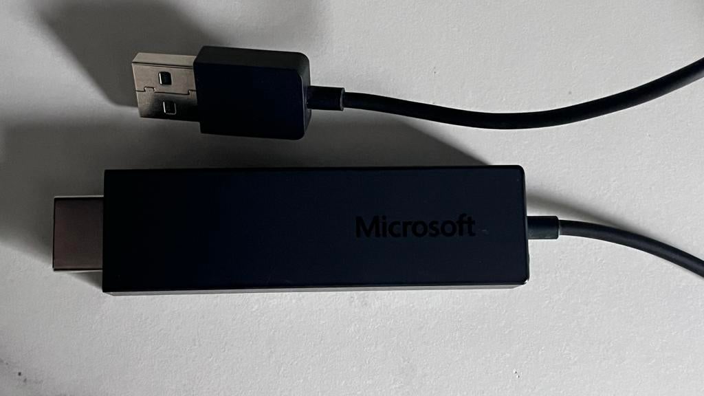 Microsoft Wireless Display Adapter Unit HDMI USB Model 1628, Ophalen of Verzenden, Zo goed als nieuw, Minder dan 2 meter, Overige kabels