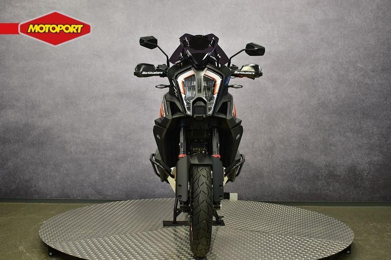 KTM 1290 SUPER ADVENTURE S (bj 2022), KTM Sportmotorcycle GMBH, Bedrijf, Toermotor, Stallhofnerstrasse 3
5230  Mattighofen, AT