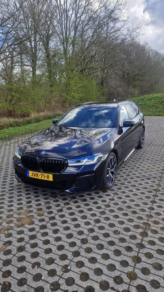 BMW 5-Serie 530e 292pk Aut 2024 Zwart  BTW, Auto's, 1998 cc, Achterwielaandrijving, 4 cilinders, USB