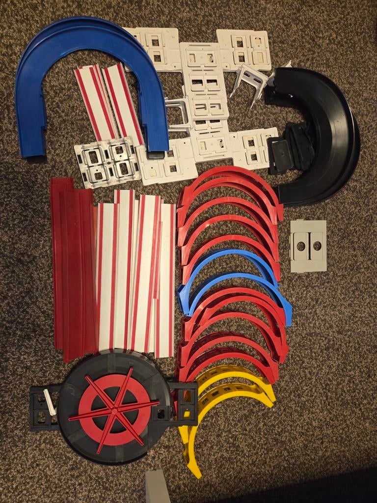 Verschillende racebanen en onderdelen, Kinderen en Baby's, Speelgoed | Racebanen, Ophalen of Verzenden, Gebruikt, Handmatig, Hot Wheels