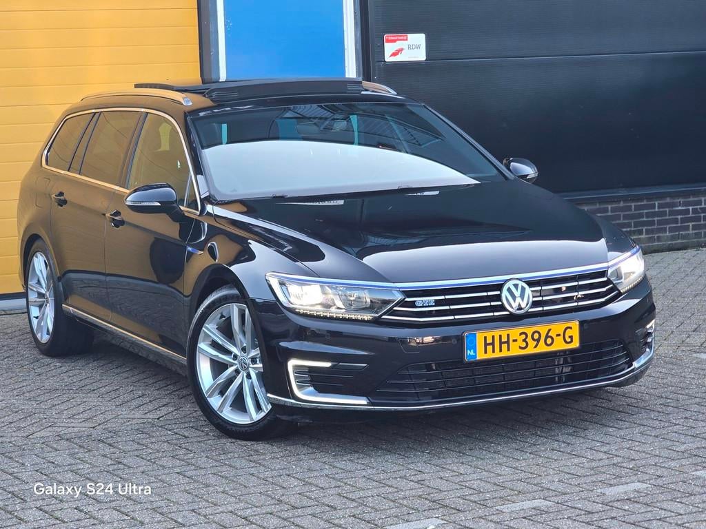 Volkswagen Passat Variant 1.4 TSI GTE Highline / Acc / Lane, Auto's, Volkswagen, Gebruikt, Zwart, Hybride Elektrisch/Benzine, 1600 kg