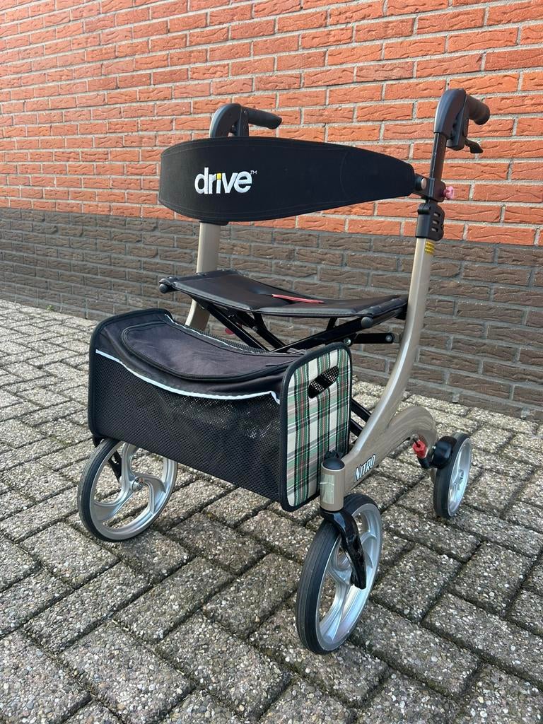 Nette rollator drive mt. S, Diversen, Rollators, Ophalen, Opvouwbaar, Gebruikt
