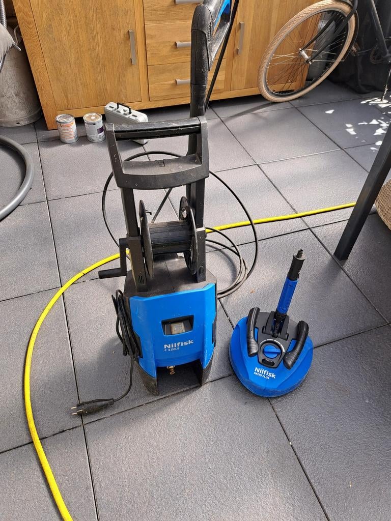 GratisNilfisk hogedrukreiniger met lekkage (motor slaat aan), Ophalen, Gebruikt, Met autostop en -start, Elektrisch