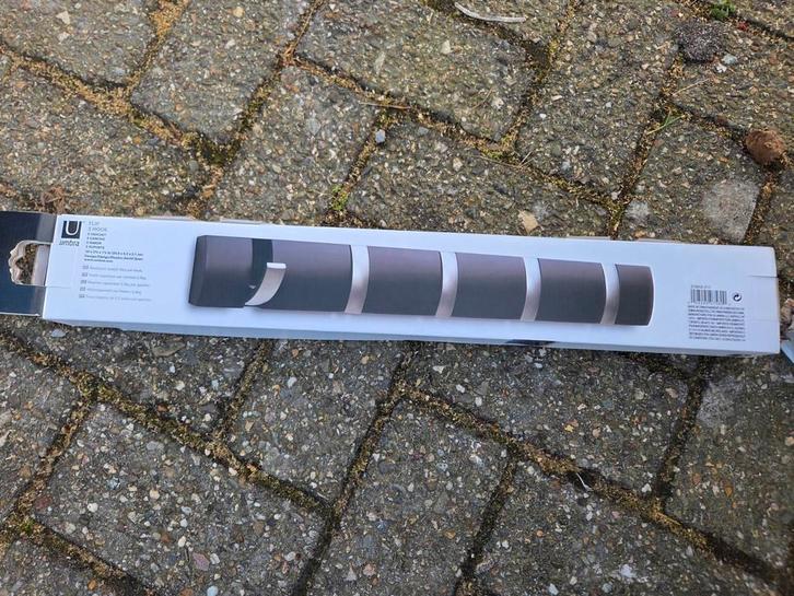 Nieuwe Umbra Flip 5-haaks wandkapstok - Zwart, Huis en Inrichting, Woonaccessoires | Kapstokken, Nieuw, Wandkapstok, Minder dan 100 cm