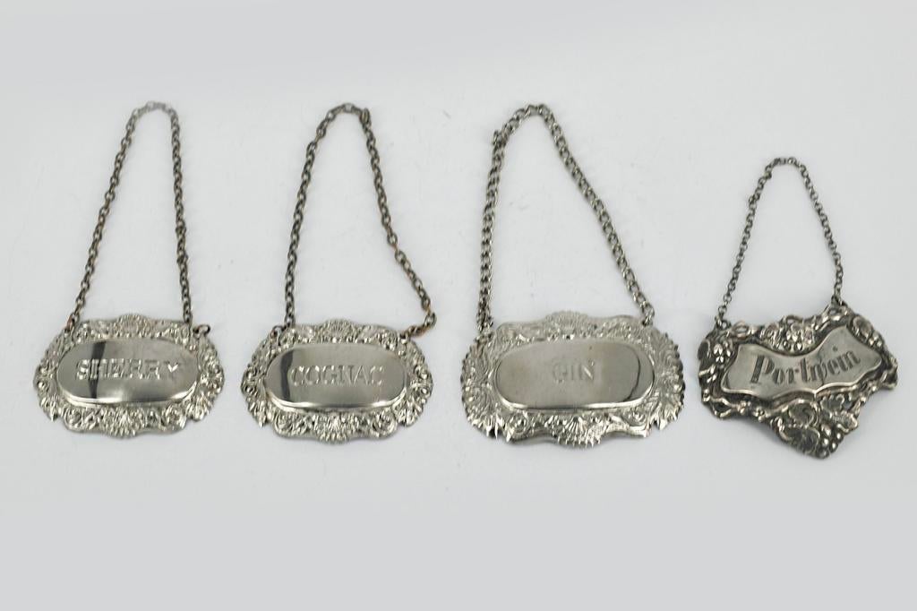 4 VERZILVERDE FLESSEN LABELS, Antiek en Kunst, Ophalen of Verzenden, Zilver