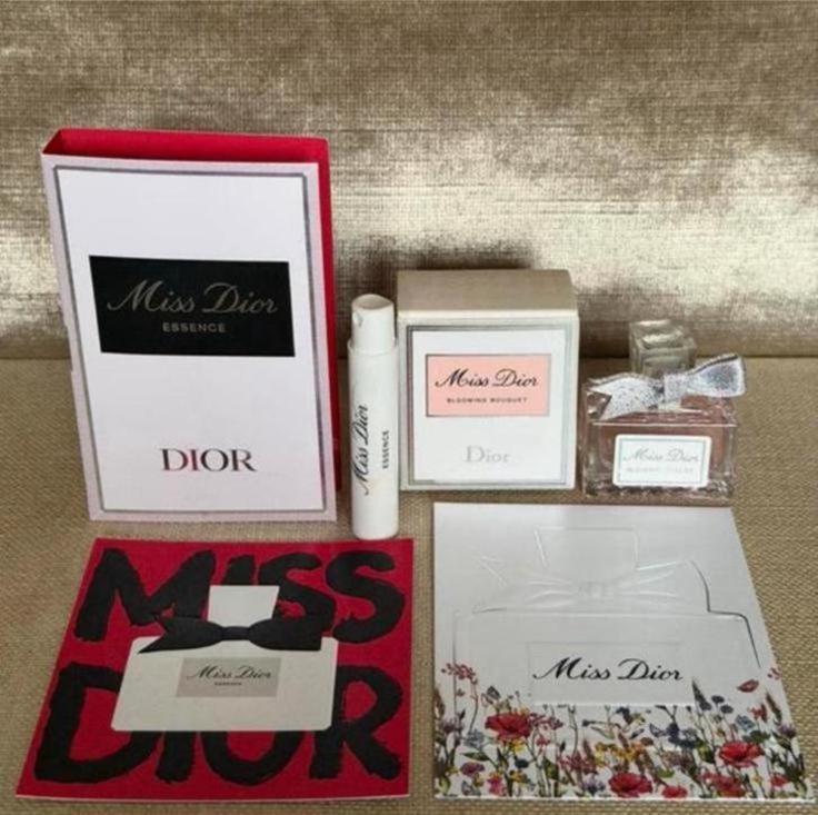 Miniatuur Miss Dior blooming bouquet 5 ml edp & Dior essence, Ophalen of Verzenden, Nieuw, Miniatuur, Gevuld