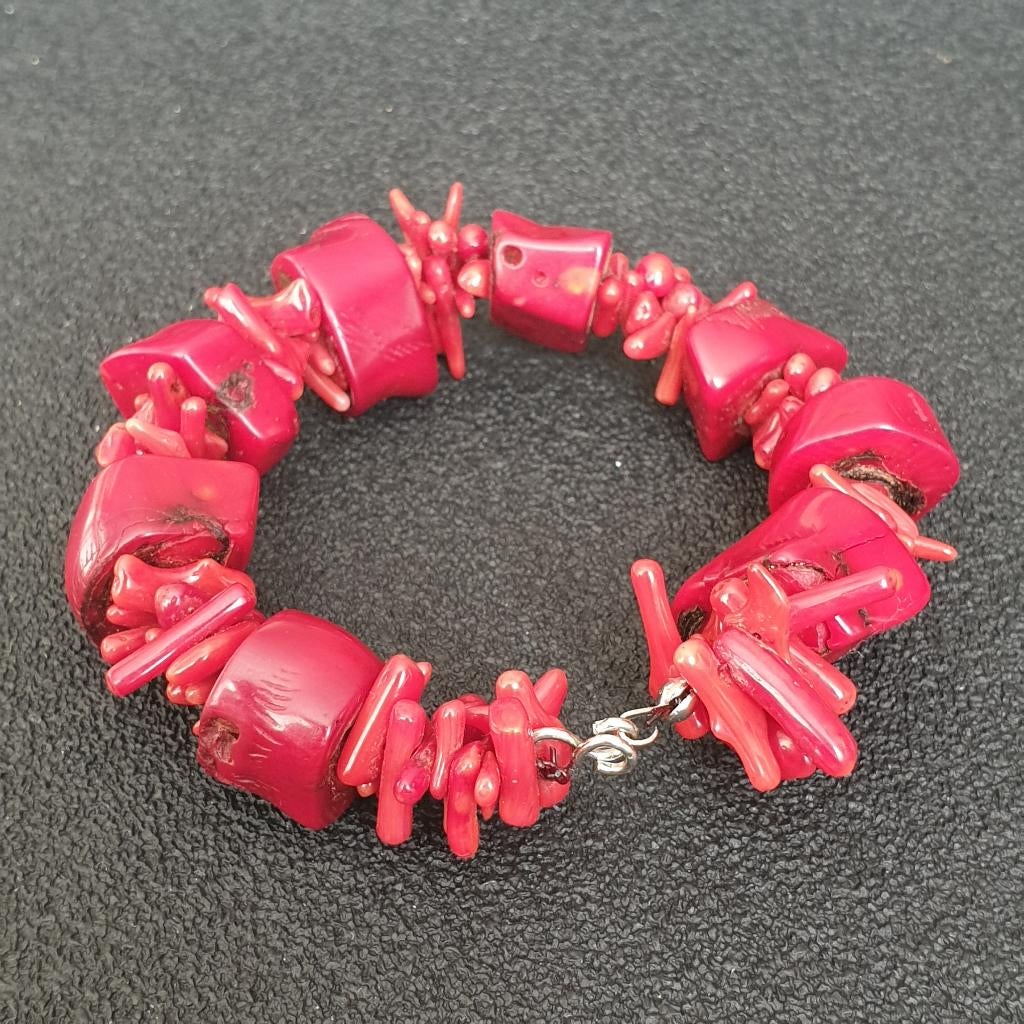 Armband van natuurlijk rood koraal, Ophalen of Verzenden, Gebruikt, Rood, Overige materialen