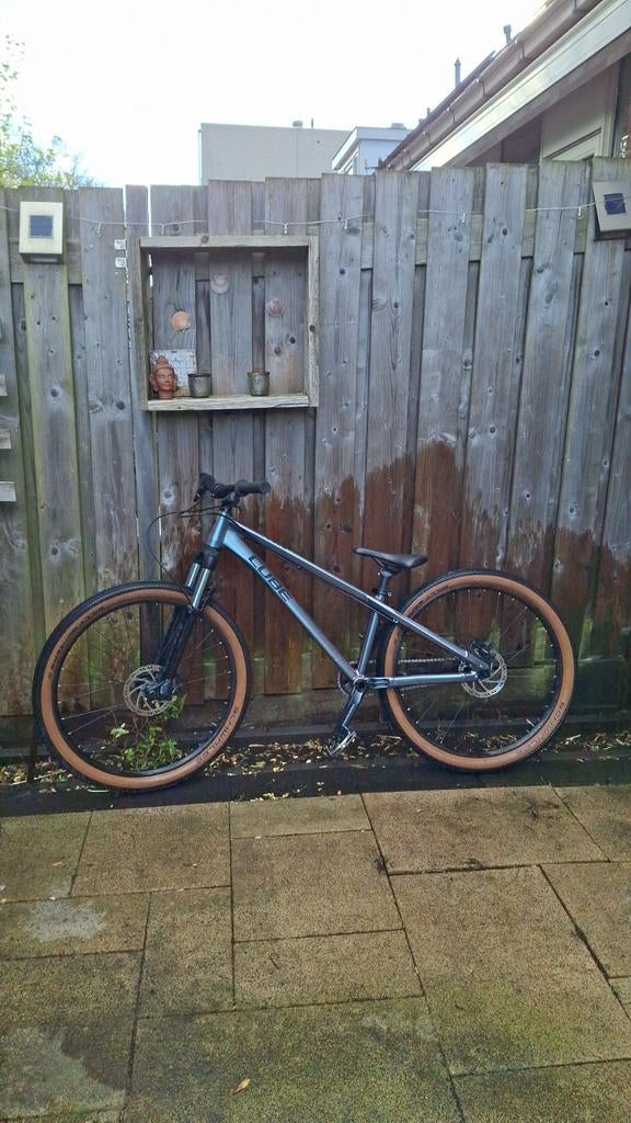 Dirtjumper cube flying circus, Hardtail, Ophalen of Verzenden, Zo goed als nieuw, Schijfrem