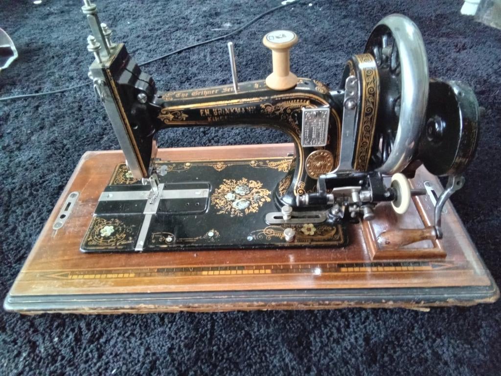 Antieke Gritzner Saxonia handnaaimachine, Ophalen