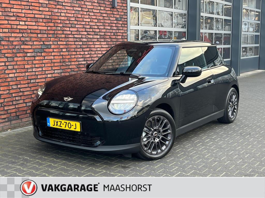 Mini Mini Cooper E Essential XS 40.7 kWh NIEUW Camera/HUD/PD, Auto's, Stof, Gebruikt, 4 stoelen, Zwart