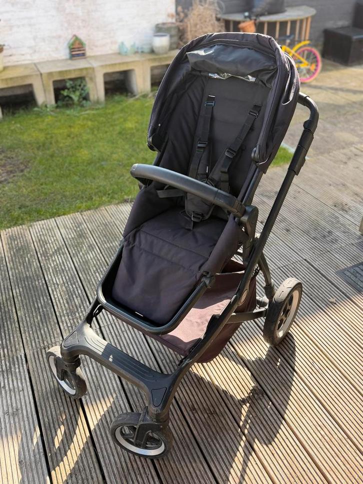 Thule Sleek 2-in-1 Kinderwagen met Regenhoes en Slaapzak, Kinderen en Baby's, Kinderwagens en Combinaties, Gebruikt, Combiwagen