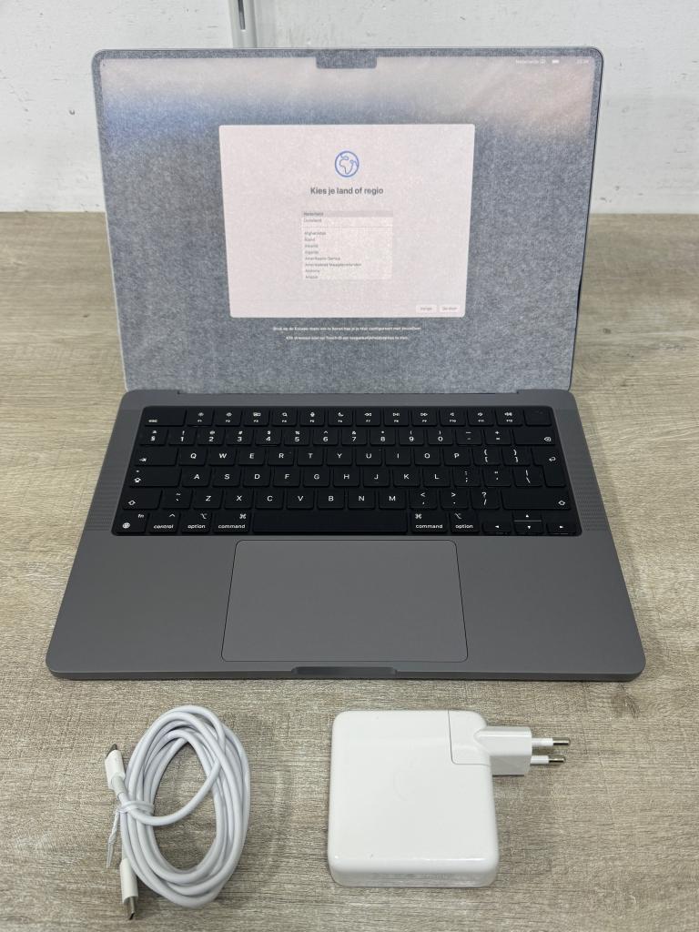 Macbook Pro 14" M3 2023 16GB+1000GB SSD SpaceGray Nieuw