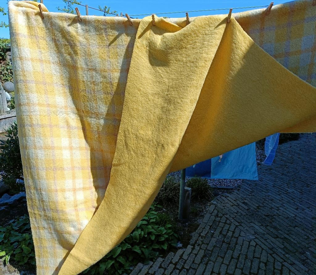 Vintage WOLFEDERATIE geel wollen deken 230x190 (KD4), Gebruikt, Geel, Tweepersoons, Ophalen of Verzenden