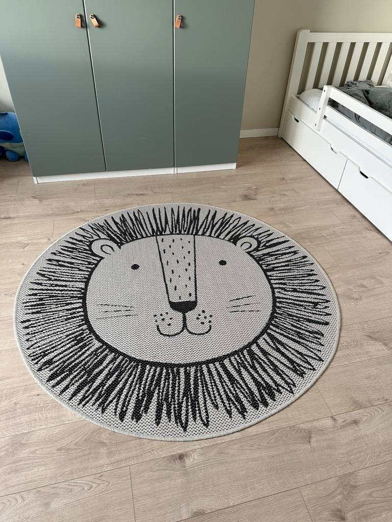 Mooi groot rond vloerkleed leeuw kinderkamer, 160cm, Ophalen, Zo goed als nieuw, Rechthoekig