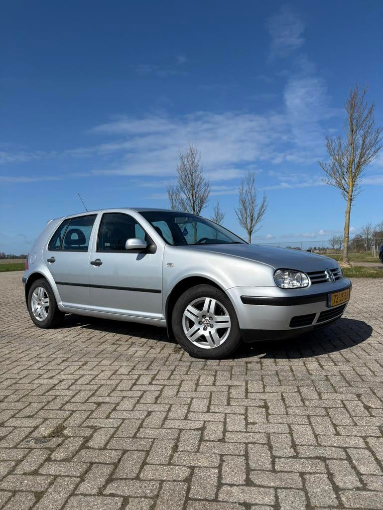 Volkswagen Golf 1.6 77KW 2002 Grijs, Voorwielaandrijving, 4 cilinders, 49 €/maand, 1200 kg
