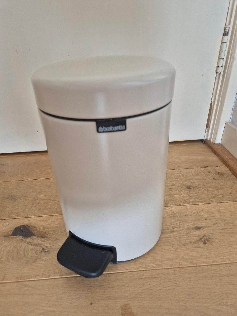 Brabantia prullenbakje 2-3 liter, Huis en Inrichting, Woonaccessoires | Prullenbakken, Ophalen, Met pedaal, Zo goed als nieuw