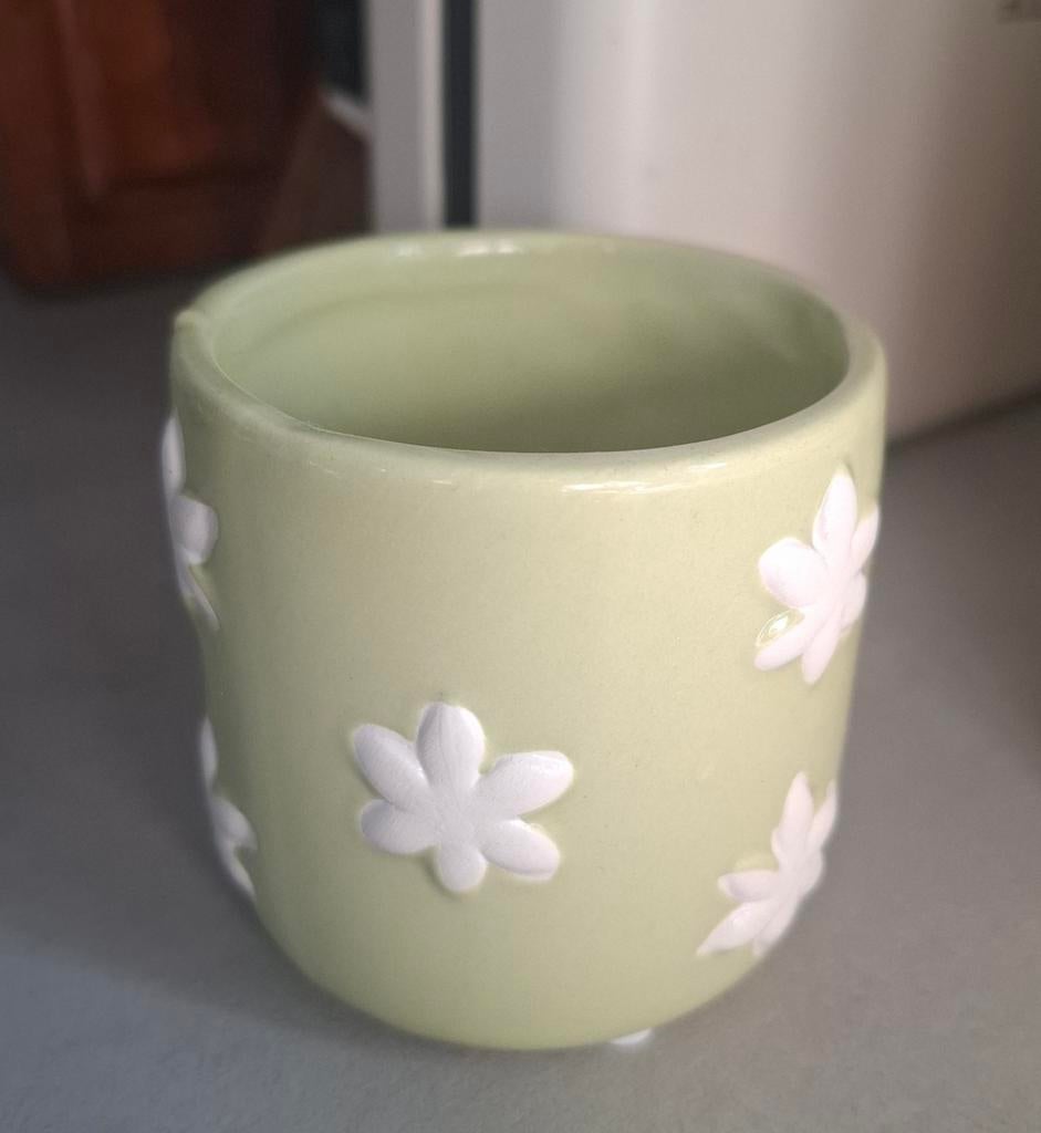 Kleine groen met witte bloemen bloempot, potje, Rond, Binnen, Ophalen of Verzenden, Zo goed als nieuw