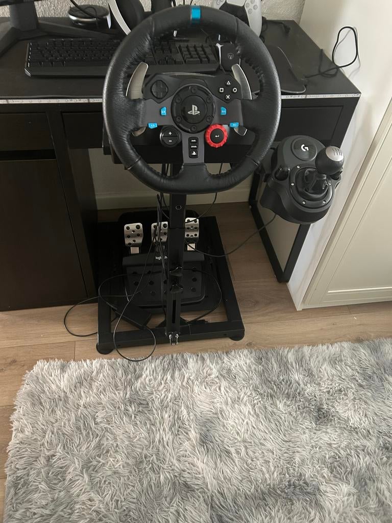 Logitech G29 met standaard! PS4/PS5!, Spelcomputers en Games, Spelcomputers | Sony PlayStation Consoles | Accessoires, Zo goed als nieuw