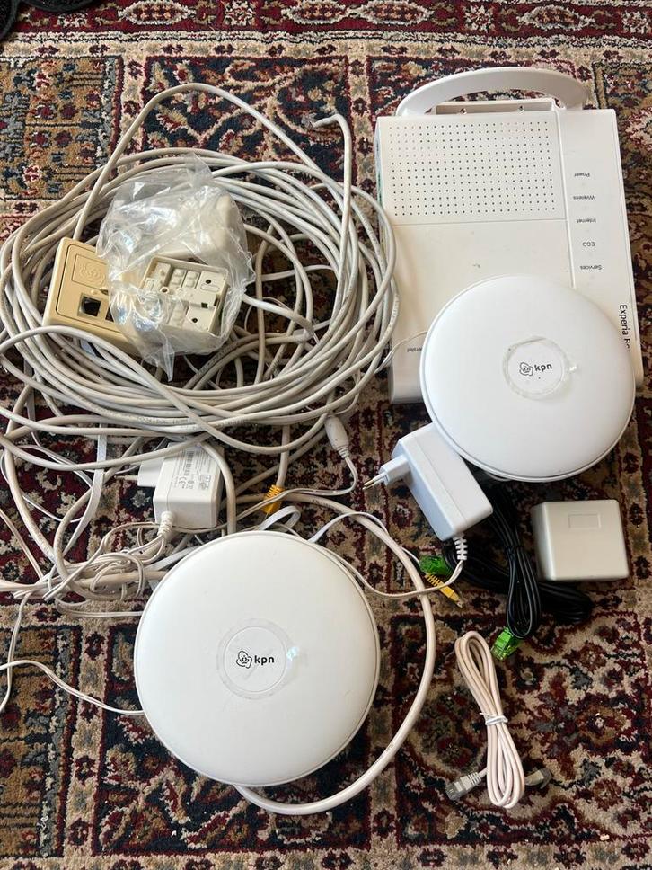 KPN Experia Box V10 + 2 WiFi versterkers + kabels, Computers en Software, Accesspoints, Gebruikt, Ophalen