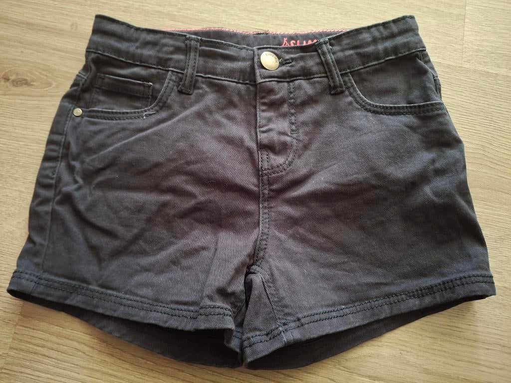 Korte broek Hema maat 134/140, Kinderen en Baby's, Kinderkleding | Maat 134, Broek, Meisje, Ophalen of Verzenden, Zo goed als nieuw