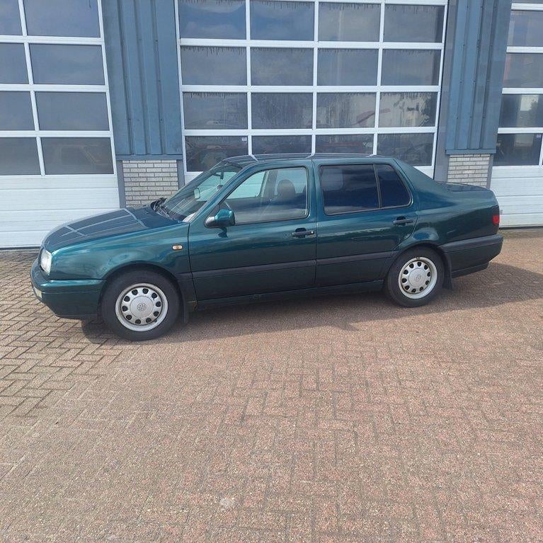Volkswagen Vento 1.6 CL Atlanta Nu voor 1750,-, Auto's, Stof, 4 cilinders, Trekhaak, Handgeschakeld