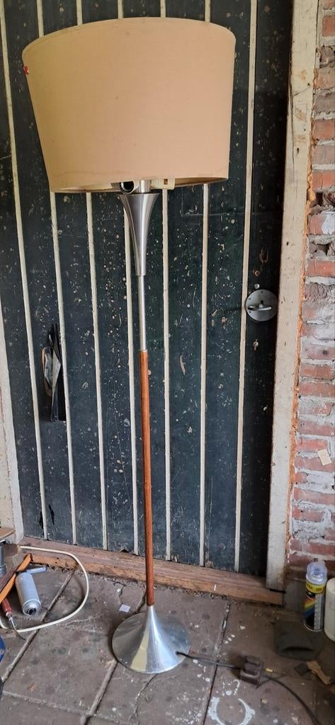 Vintage Jaren '50 Vloerlamp met Houten en Metalen Details, Huis en Inrichting, Lampen | Vloerlampen, Gebruikt, Vintage, Mid-century, Jaren '50