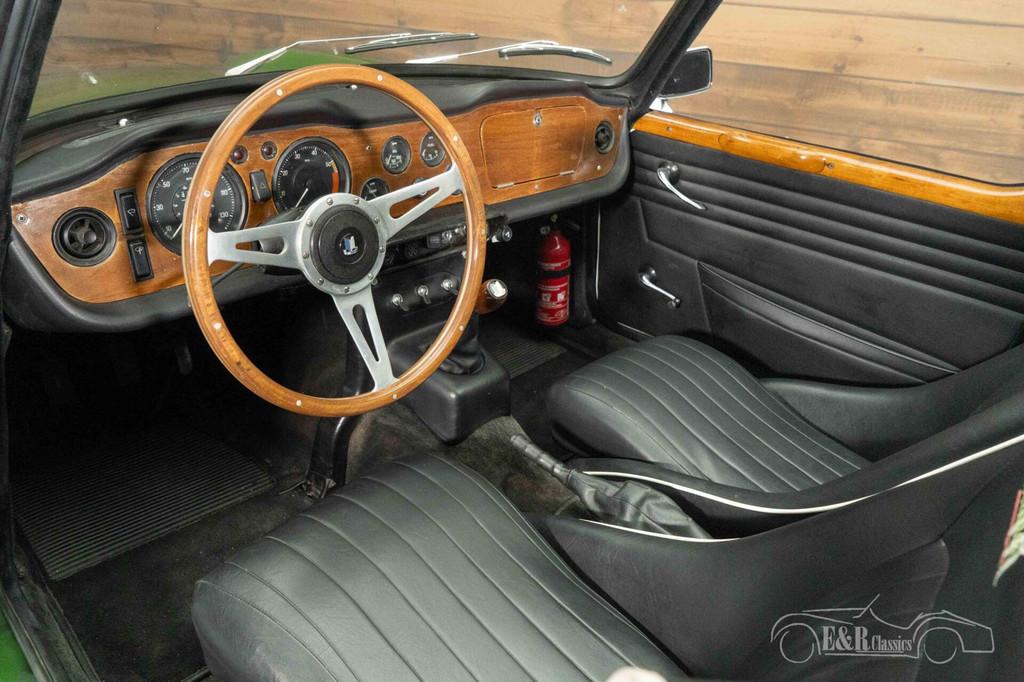Triumph TR250 Cabriolet | 1967, Achterwielaandrijving, Zwart, Cabriolet, Triumph