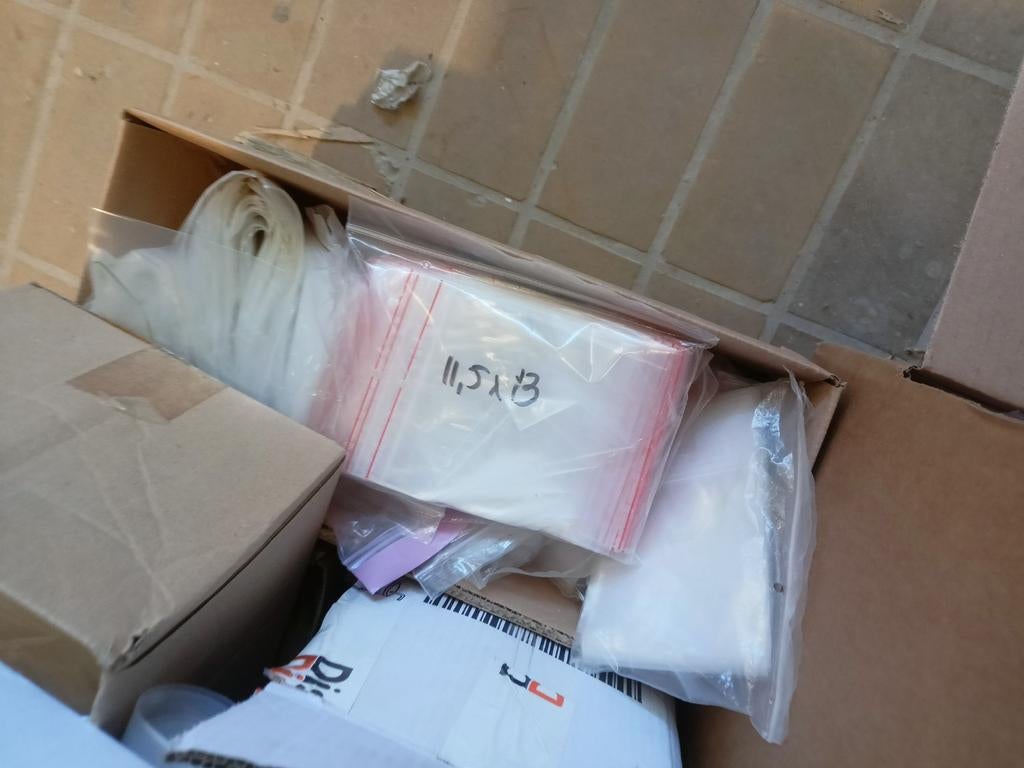 Diverse zipbags en verpakkingsmateriaal, Ophalen