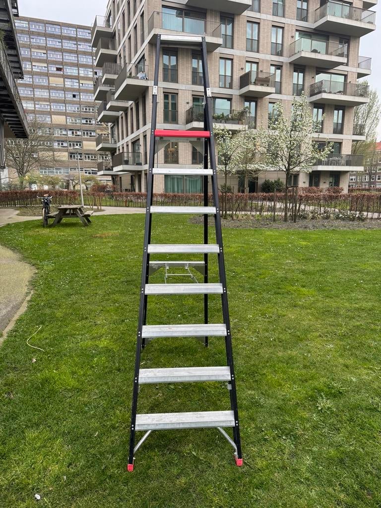 Stevige A-frame trap Altrex Taurus TGB 8, Doe-het-zelf en Verbouw, Ladders en Trappen, Ophalen, Gebruikt, Trap, Opvouwbaar of Inschuifbaar