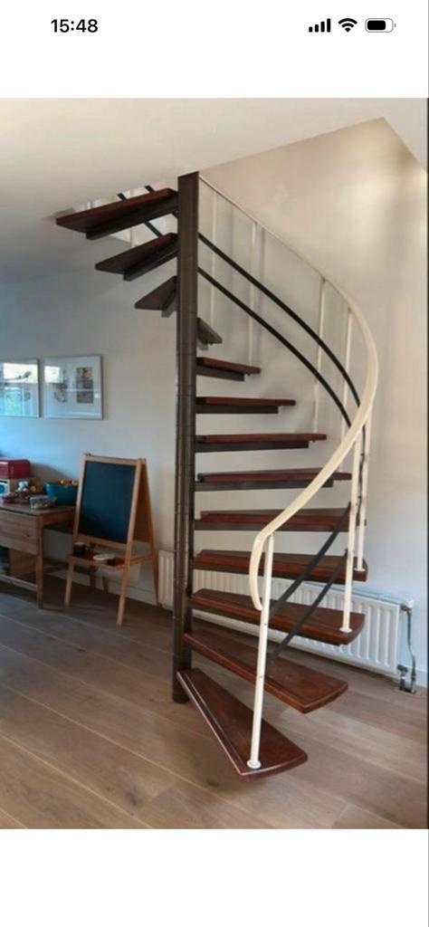 25 mahoniehouten spiltraptreden - Leuk prijsje!, Doe-het-zelf en Verbouw, Ladders en Trappen, Gebruikt, Trap, 2 tot 4 meter, Ophalen