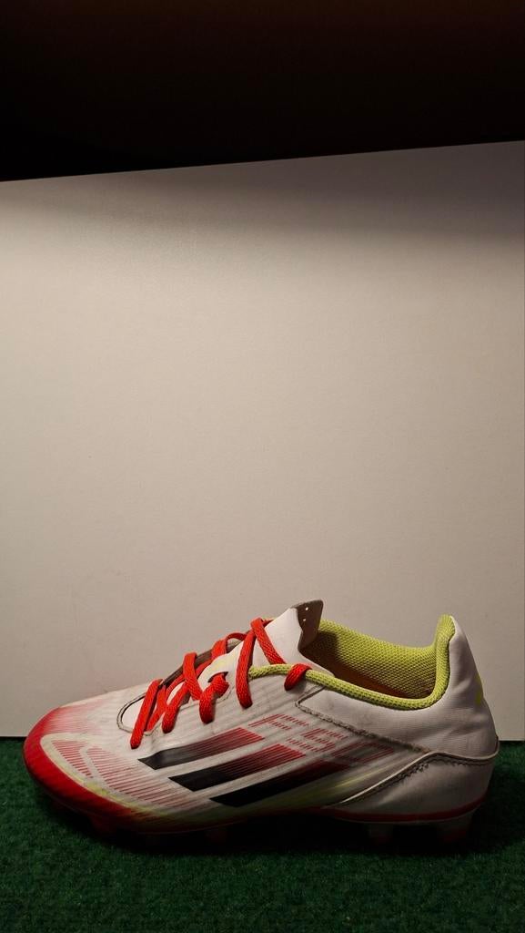 Adidas F50 voetbalschoenen - Maat 40.5, Ophalen of Verzenden, Gebruikt, Schoenen