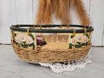 Vintage mandje - handbeschilderde keramische tegeltjes, Ophalen of Verzenden, Gebruikt, Ovaal, Riet