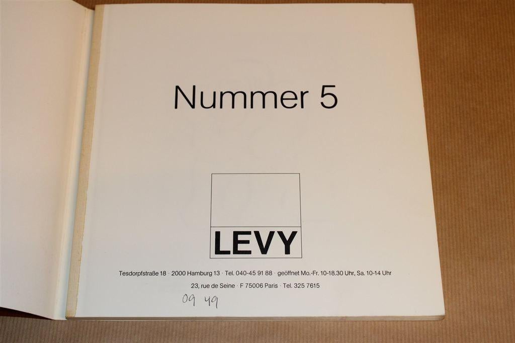 Nummer 5 - Levy — Kunstcatalogus met Dalí & Man Ray, Boeken, Ophalen of Verzenden, Gelezen