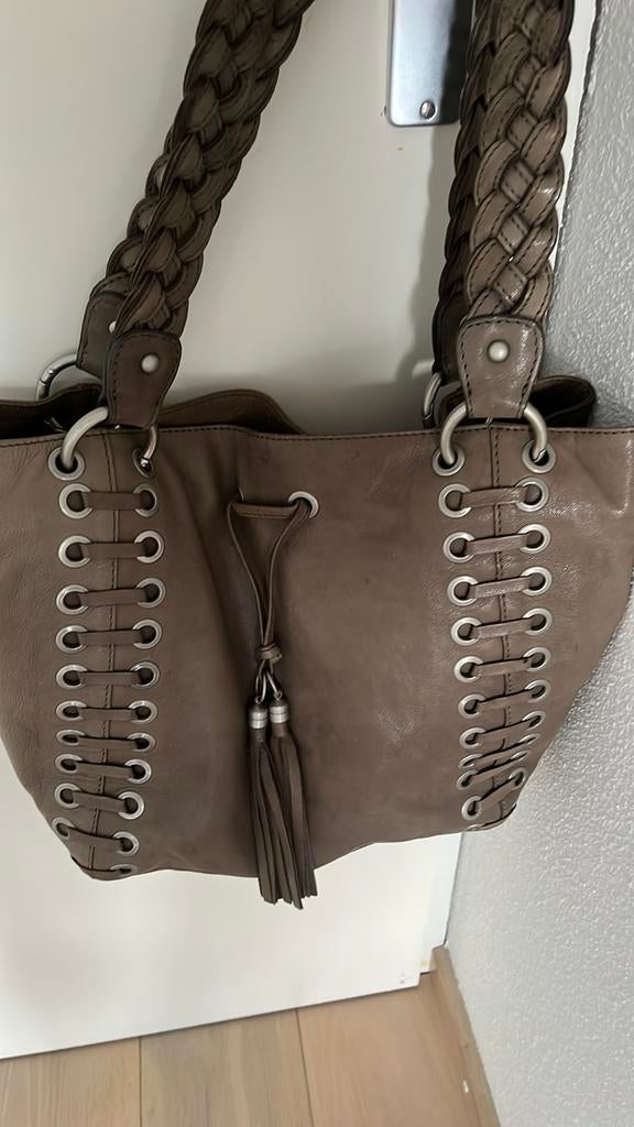 Handtas leer taupe, Sieraden, Tassen en Uiterlijk, Tassen | Damestassen, Ophalen of Verzenden, Zo goed als nieuw, Beige, Handtas