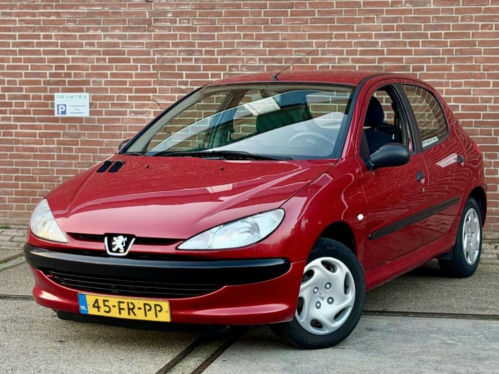 Peugeot 206 1.4 XR |Stuurbkr |Nieuwe APK |NAP (bj 2000), Auto's, Oldtimers, 1360 cc, Origineel Nederlands, Bedrijf, Handgeschakeld