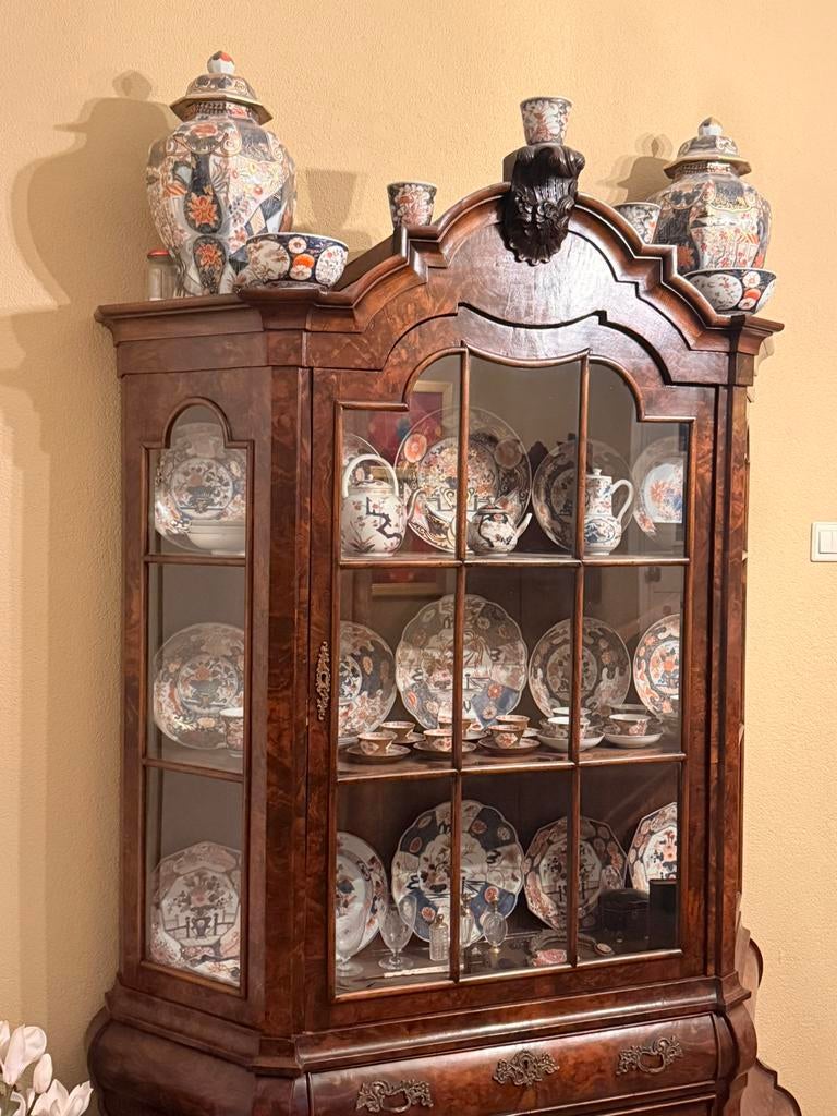 Antieke wortelnoten vitrinekast, Antiek en Kunst, Ophalen