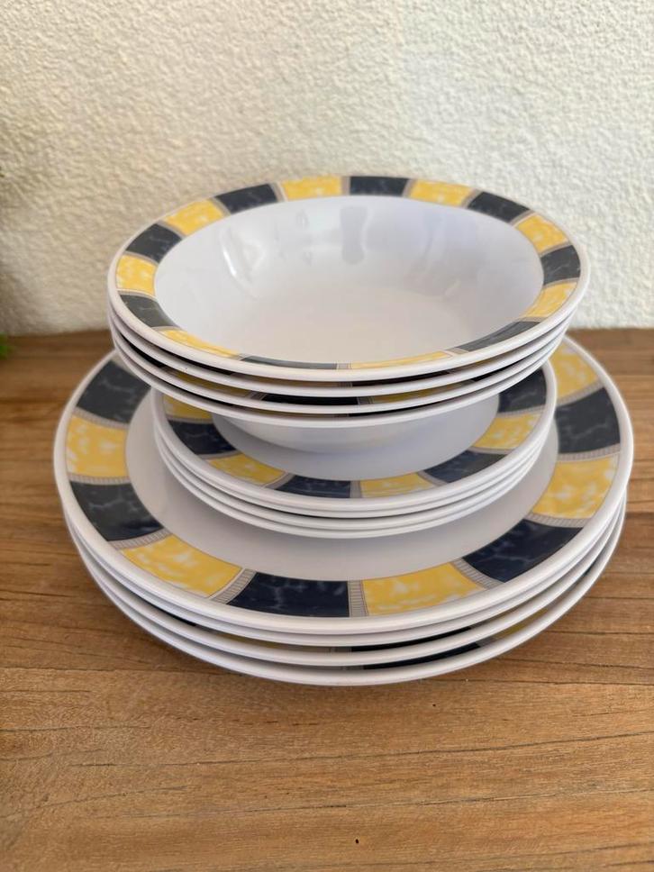 12-delig melamine campingservies, Caravans en Kamperen, Kampeeraccessoires, Zo goed als nieuw, Ophalen of Verzenden