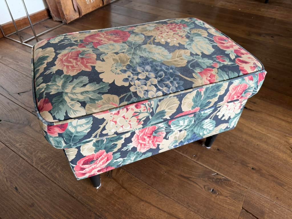 IKEA Strandmom voetenbank poef bloemenmotief igst, Huis en Inrichting, Ophalen, Gebruikt, J, M