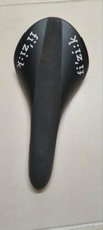 Fizik R1 Carbon zadel, Fietsen en Brommers, Fietsonderdelen, Racefiets, Ophalen of Verzenden, Zo goed als nieuw, Zadel