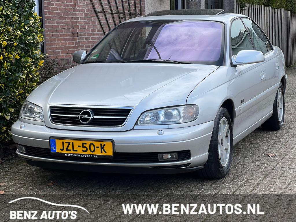 Opel Omega 2.2i-16V Youngtimer/Automaat/PDC, Auto's, Opel, Omega, Achterwielaandrijving, Gebruikt, Zwart