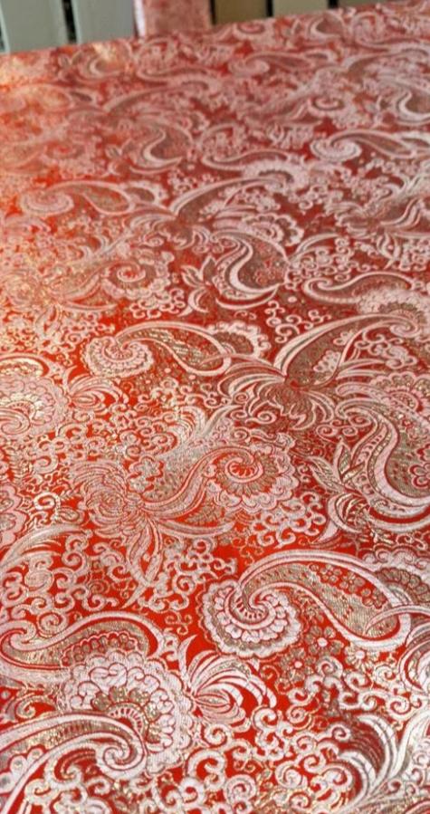 Stof, rood brokante met zilver 19,5 meter, Overige materialen, 120 cm of meer, Ophalen of Verzenden, Rood