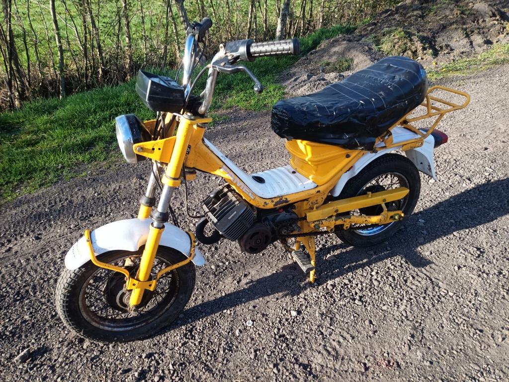 Famel yuppie xt1-05 Zundapp automaat, Fietsen en Brommers, Brommeronderdelen | Zundapp, Gebruikt, Blok, Ophalen of Verzenden