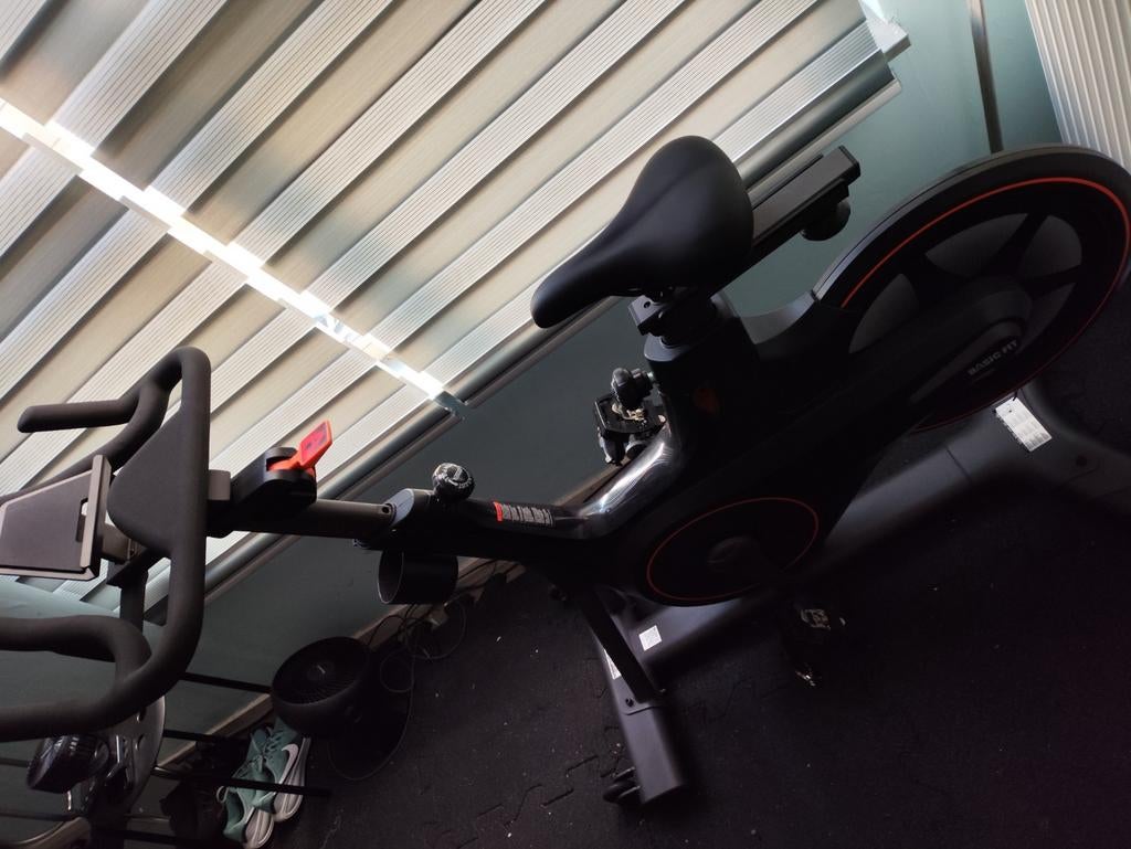 Zgan Matrix/Basic Fit spinbike, Sport en Fitness, Ophalen, Zo goed als nieuw, Hometrainer