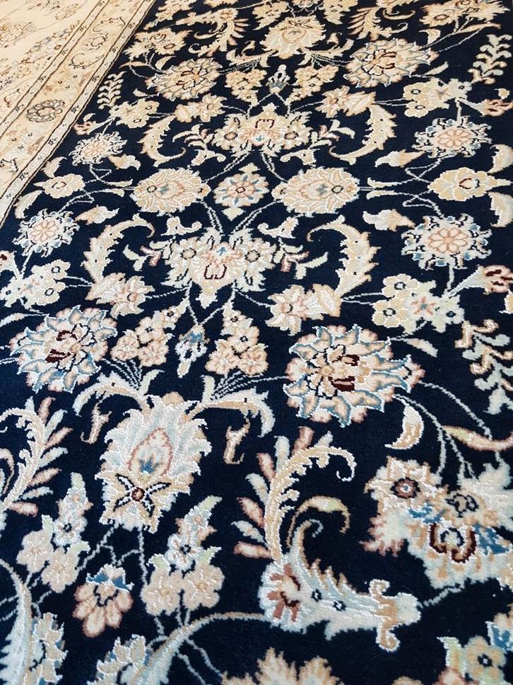 Klassiek Perzisch tapijt - Donkerblauw met bloemmotief, Huis en Inrichting, Stoffering | Tapijten en Kleden, Nieuw, 50 tot 100 cm