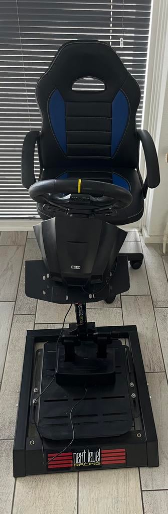 Hori playstation wheel + standaard + verstelbare racestoel, Ophalen, Zo goed als nieuw