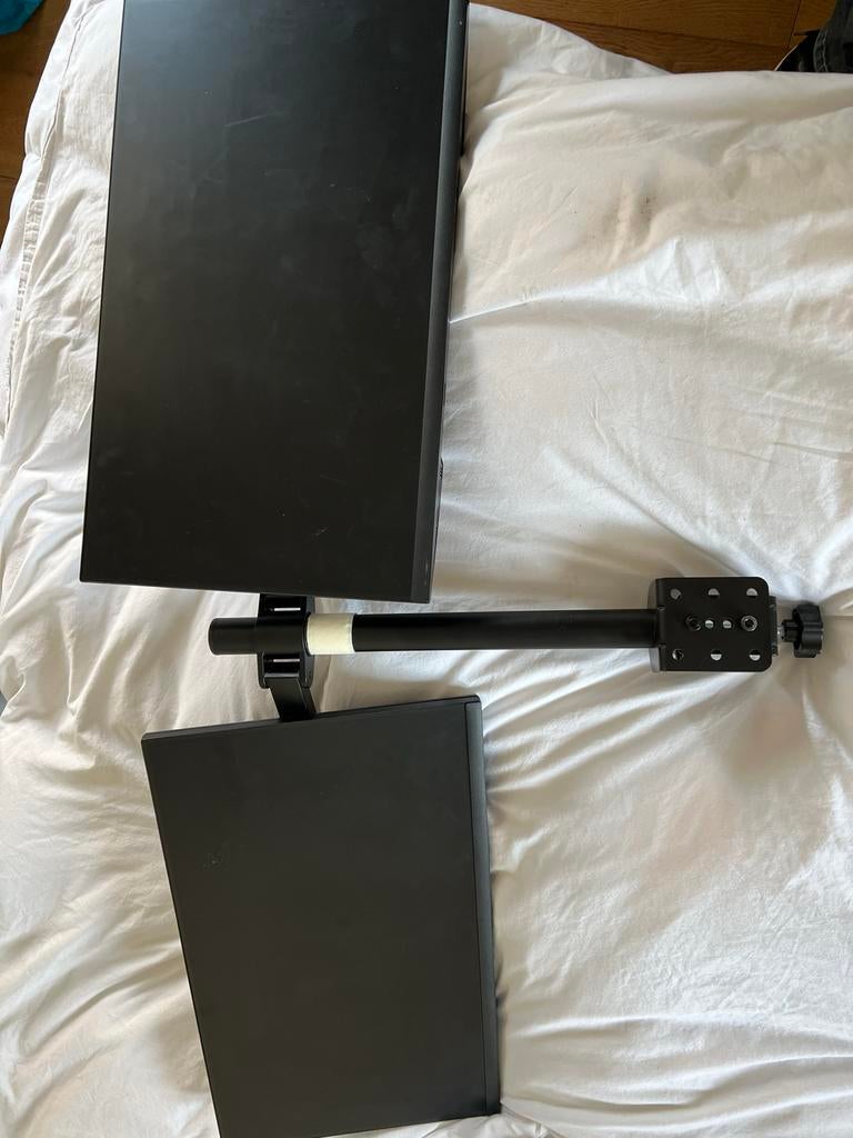 DELL dubbele schermen inclusief 2 x standaard, Gebruikt, IPS, In hoogte verstelbaar, 60 Hz of minder