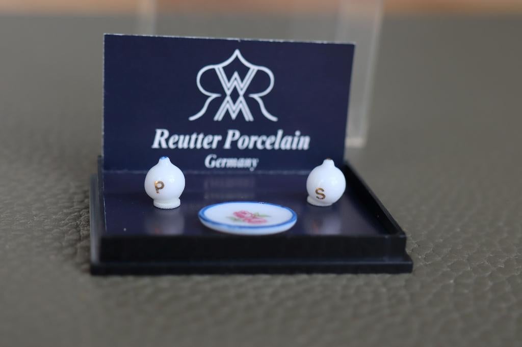 Reutter, porseleinen peper en zout stel met schaaltje., Ophalen of Verzenden, Nieuw, Gebruiksvoorwerp