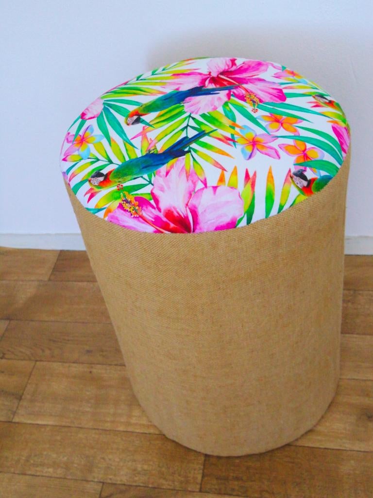 Mooie kleurrijke poef, Tropisch, eclectisch, contemporary, Minder dan 50 cm, Ophalen of Verzenden, Zo goed als nieuw