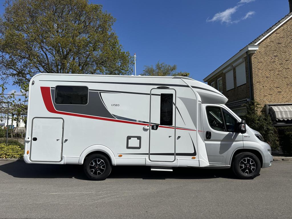 Bürstner Lyseo 690 T ZGAN 9 speed Automaat, Caravans en Kamperen, Campers, Automaat, Ringverwarming, Fiat, Tot en met 2
