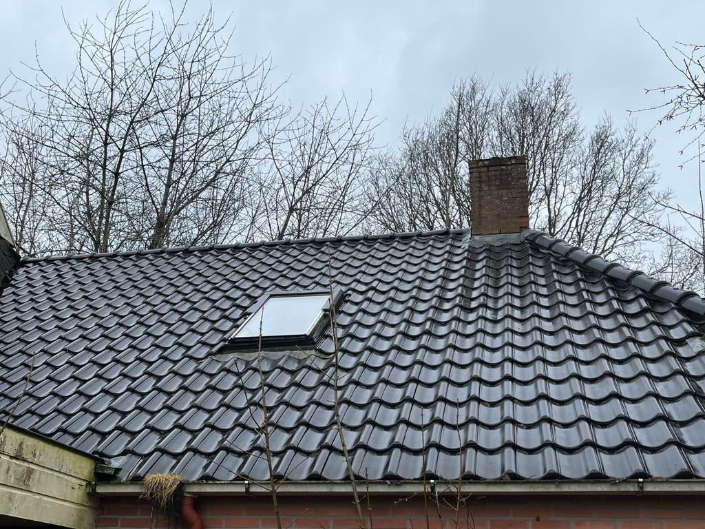 Zwarte JEKA dakpannen en nokvorsten, Doe-het-zelf en Verbouw, Dakpannen en Dakbedekking, Ophalen, Steen of Klei, Zwart, Zo goed als nieuw